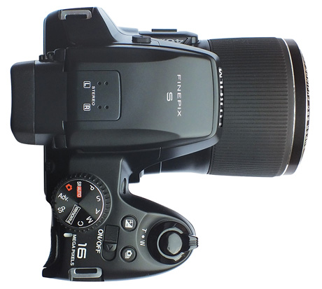 Fujifilm představil ultrazoomy FinePix S8200 a S8500