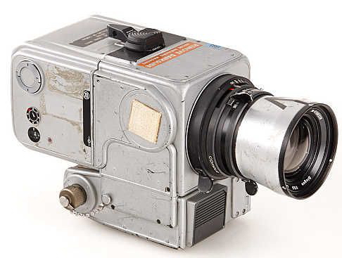 Hasselblad 500 z mise Apollo vydražen za 660 tisíc EUR