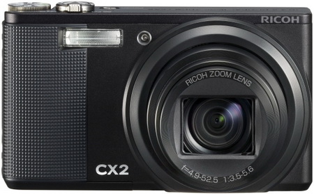 Malý Ricoh CX2 s 10,7× optickým zoomem