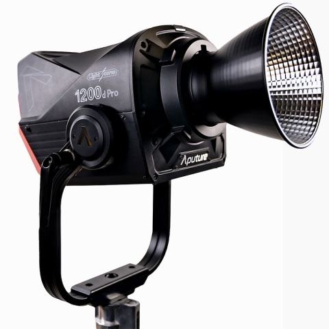 Aputure představuje světlo Light Storm 1200D Pro s 1200W LED
