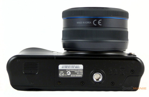 Samsung NX100: "zrcadlovka" do kapsy