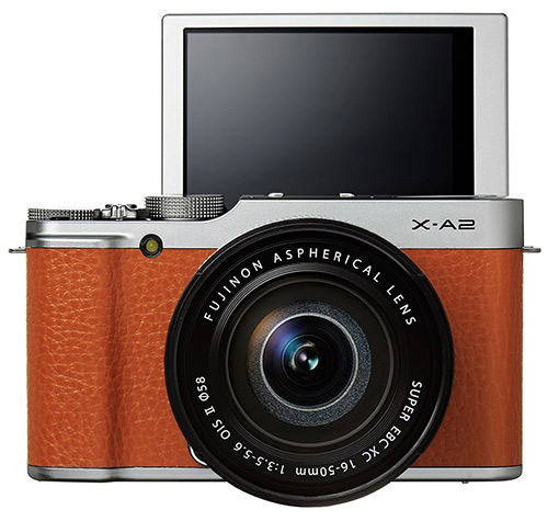 Fujifilm X-A2 s otočným LCD pro selfie snímky