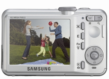 Novinky u Samsungu - zrcadlovka i elegantní kompakt