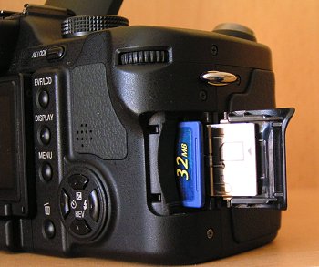 FZ30: Osm milionů za dlouhým sklem