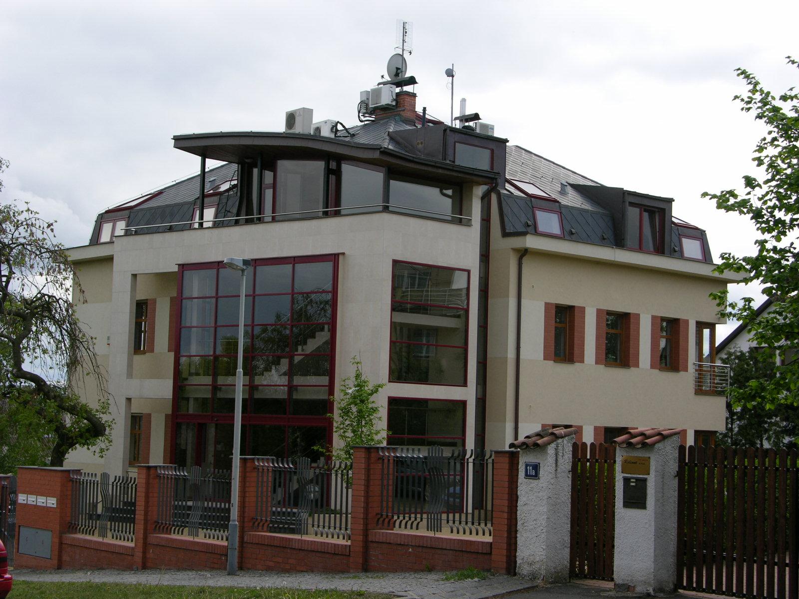 Coolpix 8700: zrcadlovka v zajetí osmiček