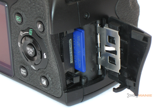 FinePix S8100fd: mají se ostatní ultrazoomy bát?