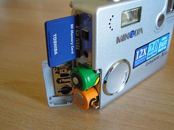 Minolta DiMAGE X20: Dvacítka je nejjednodušším X-kem