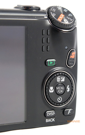 Fujifilm FinePix F300EXR: klame tělem