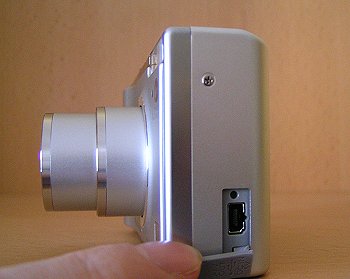 FinePix F10: Malý kompakt s vysokou citlivostí