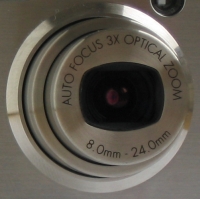 HP Photosmart R707: Šikovný kompakt v nezvyklém balení