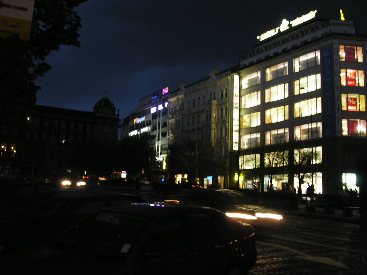 Minolta DiMAGE F200: Námořnický krasavec