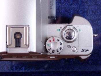 Panasonic Lumix DMC–FZ10: Vlajková loď s optikou Leica