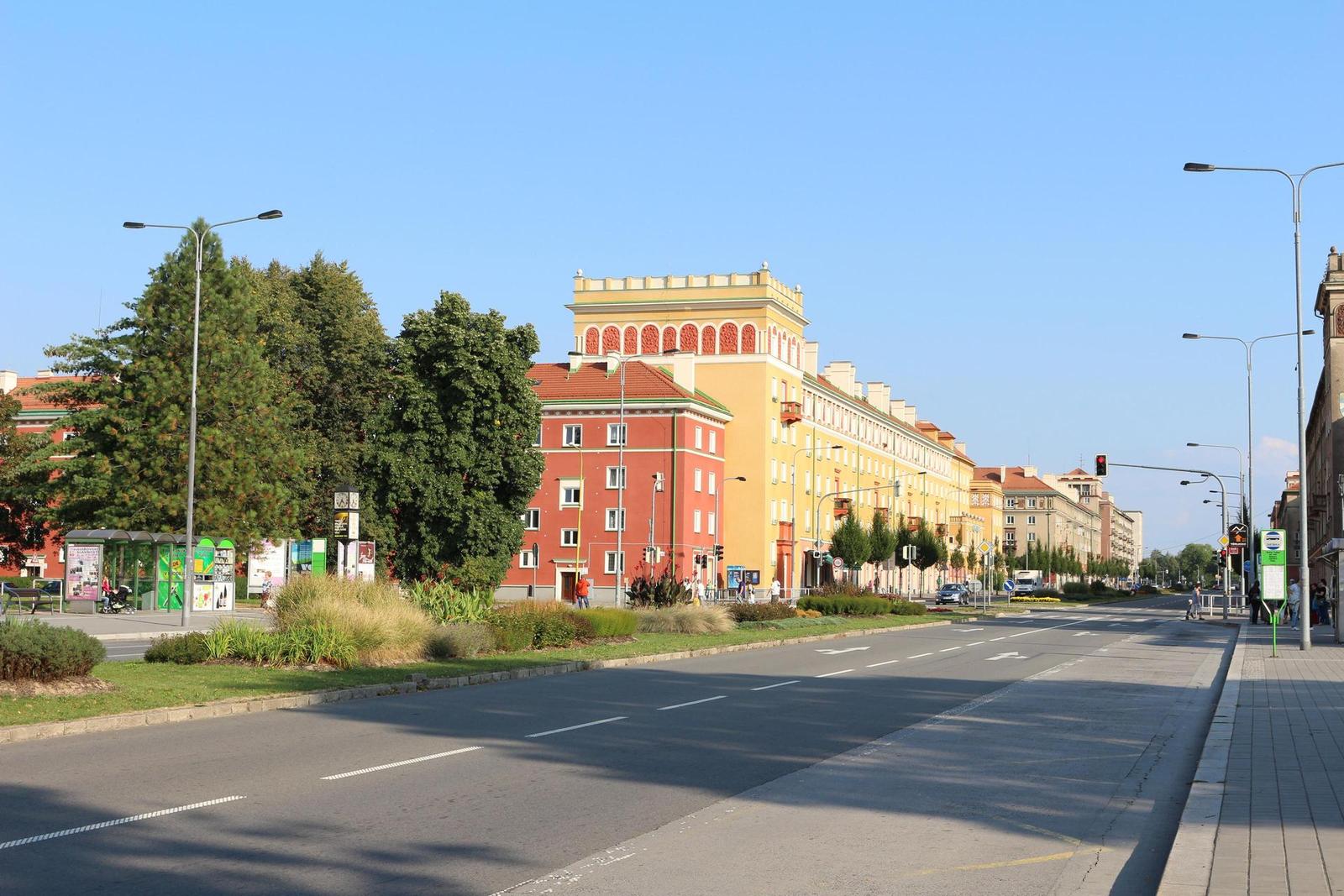 Canon EOS 700D: dotykový hybrid