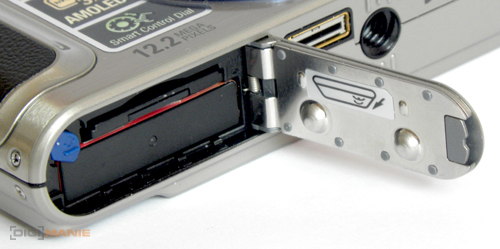 Samsung WB1000: fotoaparát s přístrojovkou