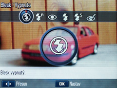 Samsung WB700: schopná šedá myška