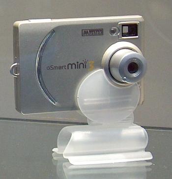 CeBIT 2003: Mustek představil miniaturní fotoaparáty