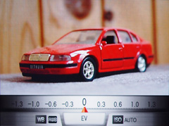 Samsung NX100: "zrcadlovka" do kapsy