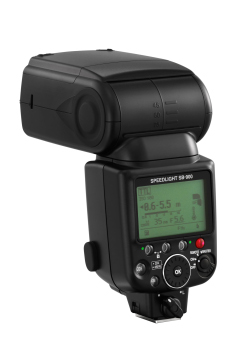 Novinky u Nikonu: zrcadlovka i 2 objektivy