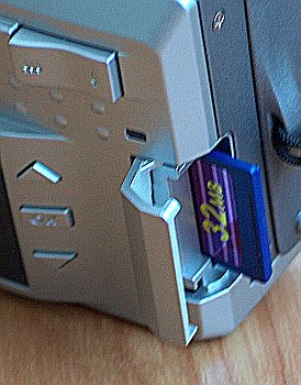 HP Photosmart 735: jednoduchý foťáček s bohatým příslušenstvím!