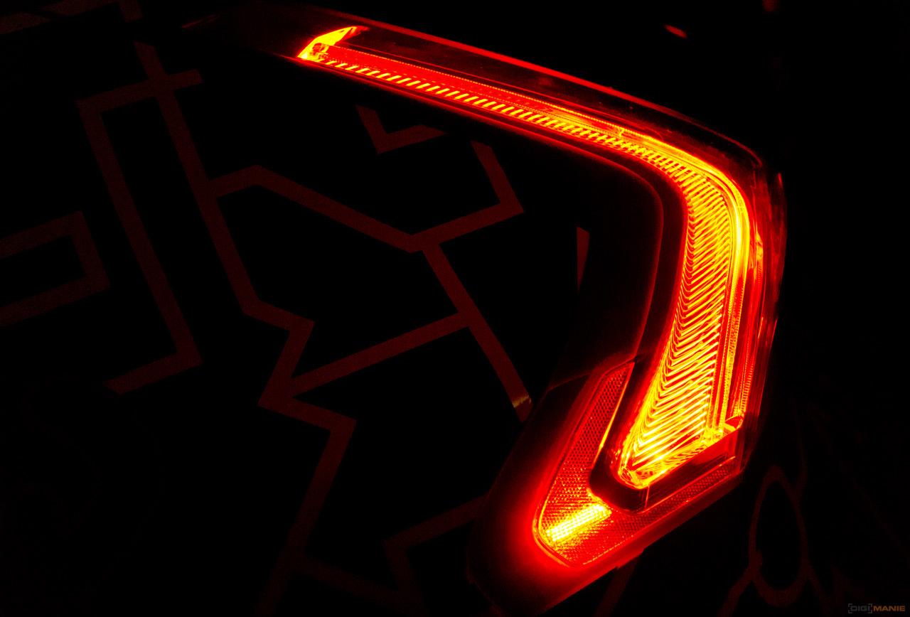 GLOW 2013: umělecká světelná show