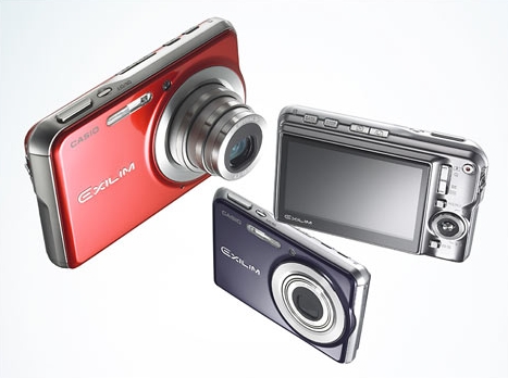 Casio Exilim Card EX-S770: se štíhlými liniemi