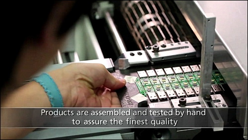 Výroba paměťových karet u Lexaru