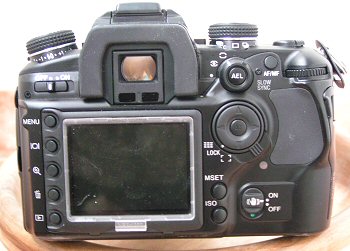 Dynax 7D: klidná síla