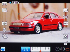 Samsung NX100: "zrcadlovka" do kapsy