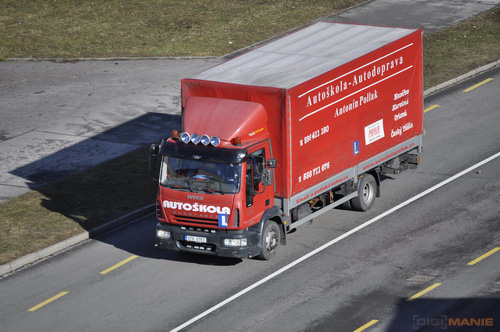 Dva objektivy nebo jeden ultrazoom?