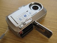 Olympus Camedia C-470 Zoom: Americký D-590