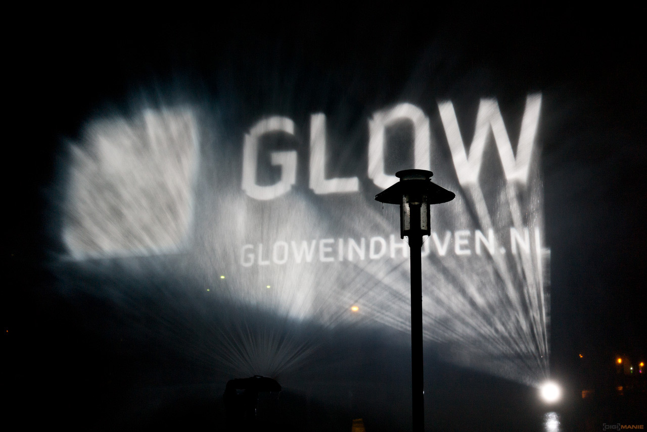 GLOW 2013: umělecká světelná show