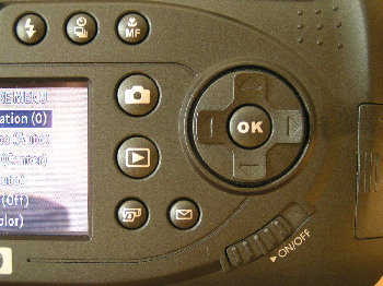 HP Photosmart 945: levné EVFko s digitálním bleskem