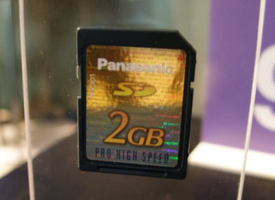 CeBIT 2005: Panasonic se chystá na trh s 2 GB SD kartou