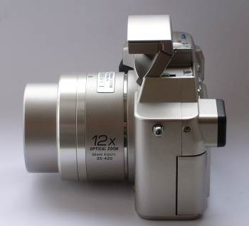 Panasonic Lumix DMC-FZ2: Dvoumegové EVFko s excelentní optikou