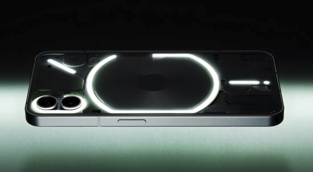 Nothing Phone (1) přináší netradiční design a 50MPx fotoaparát