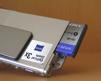 Sony T7: Placatý žravý rychlík