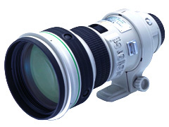 Canon oslavil vyrobení 30miliontého EF objektivu