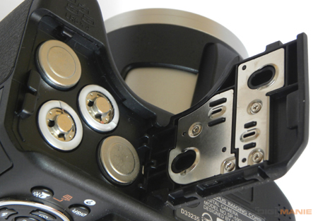 Olympus SP-590UZ: 26× zoom pro každého