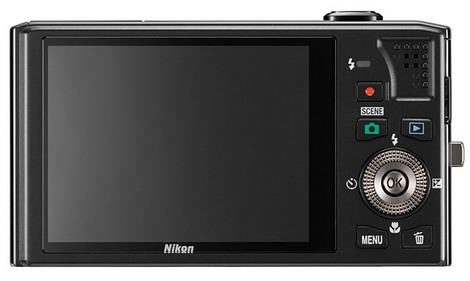 Malý ultrazoom Nikon Coolpix S8000