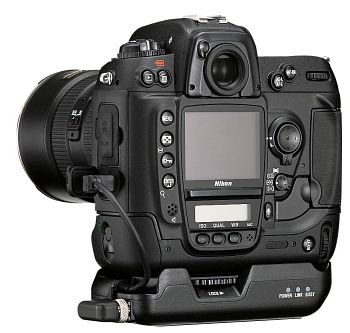 Novinka pro profesionály: Nikon D2H