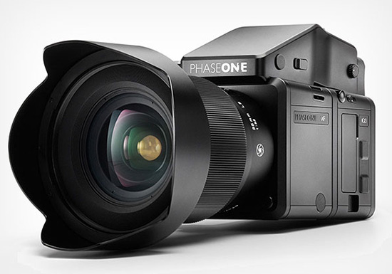 Nový středoformát Phase One FX
