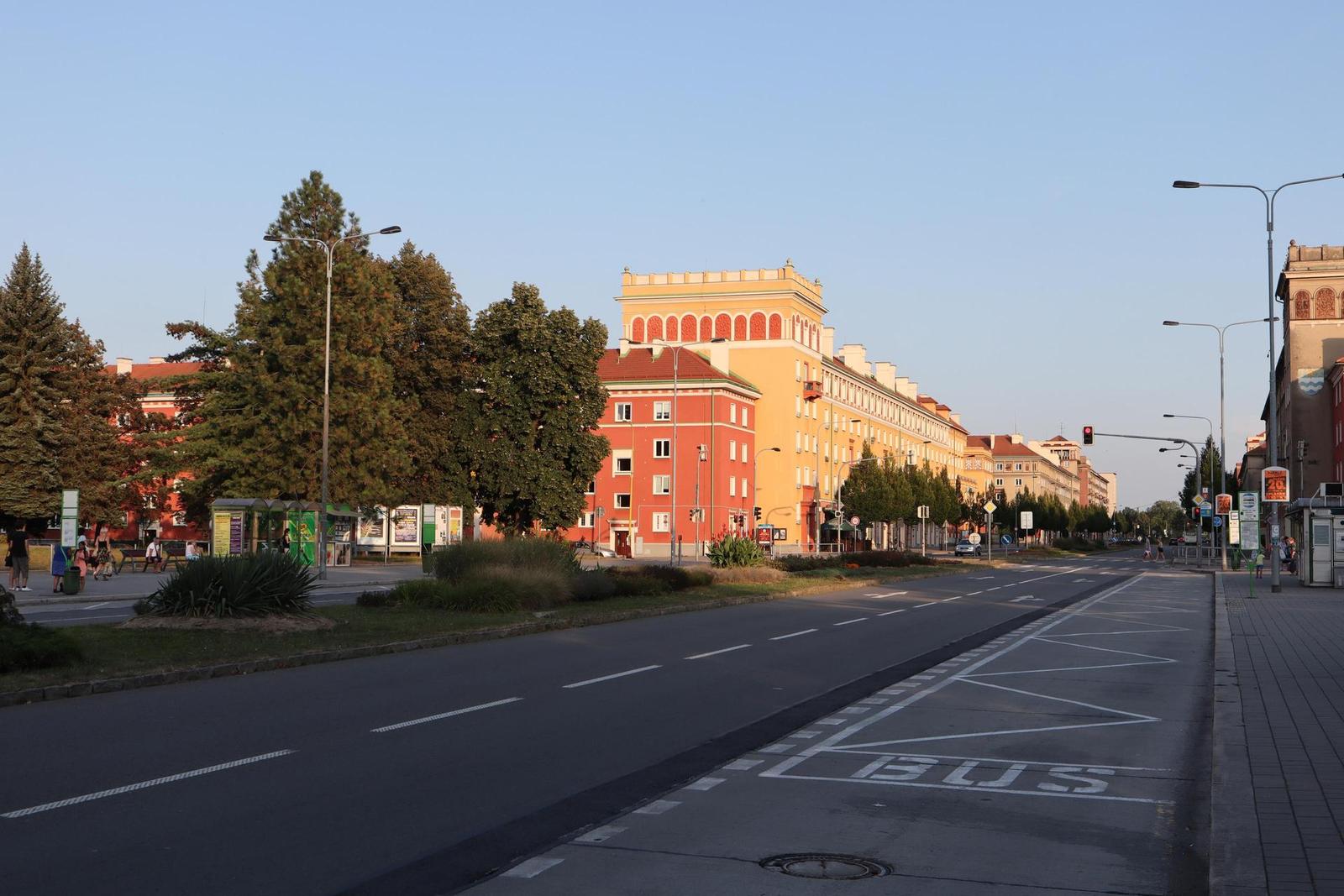 Canon EF-M 28mm f/3.5 Macro IS STM