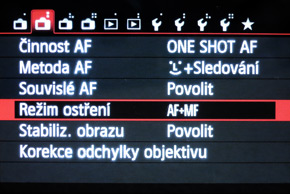 Canon EOS M: první pokus