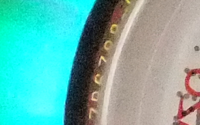 Fujifilm FinePix F300EXR: klame tělem