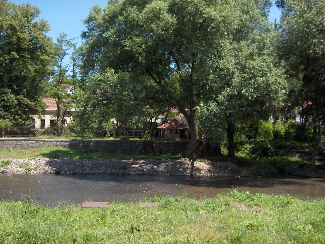 HP Photosmart R707: Šikovný kompakt v nezvyklém balení