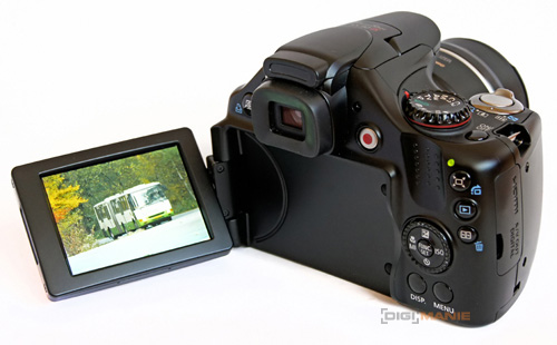 Canon PowerShot SX30 IS: sebevědomý rekordman