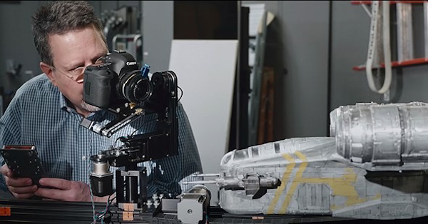 Razor Crest v Mandalorianu točil tvůrce Photoshopu s DSLR Canon a 3D tištěným modelem