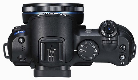 Samsung NX konkuruje Micro 4/3 systému APS-C čipem