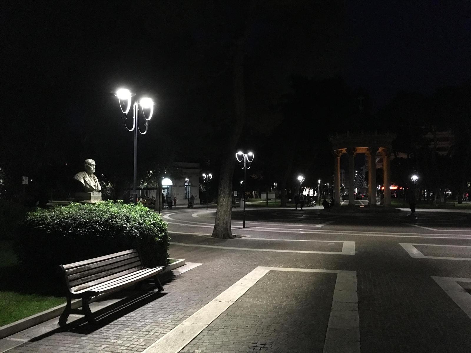 Apple iPhone SE: kompaktní silák