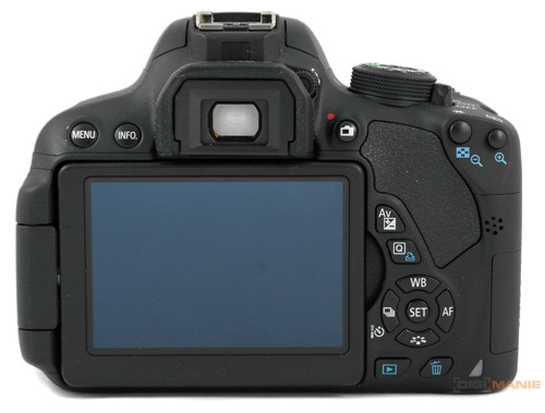 Canon EOS 700D: dotykový hybrid